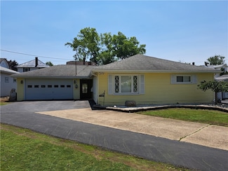 218 E Englewood Ave, New Castle, PA 16105