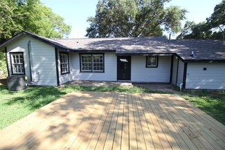 708 22nd Ave N, Texas City, TX 77590