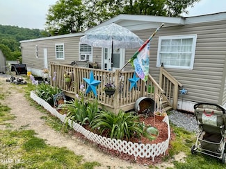 214 Hickory St, New Paris, PA 15554
