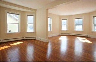 51 Reservoir Rd Unit 1, Chestnut Hill, MA 02467