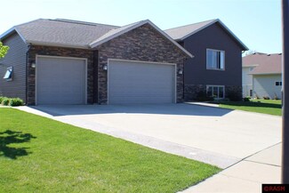 220 Palancar Ave, Mankato, MN 56001