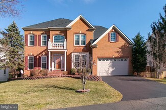 12732 Alder Woods Dr, Fairfax, VA 22033