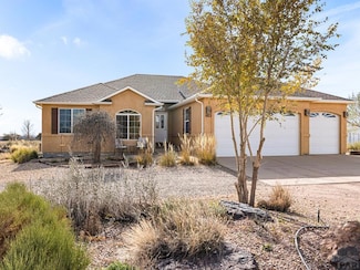 982 W Caliente Dr, Pueblo, CO 81007