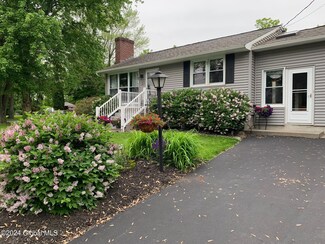 2 Hoyt Ave, Glenmont, NY 12077