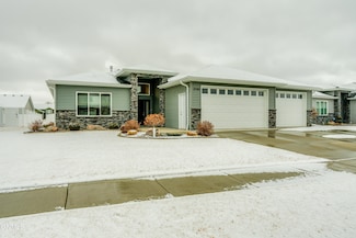 3740 Stacy Dr, Bismarck, ND 58504