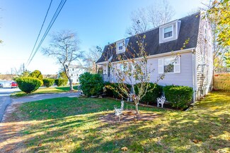 16 Blueberry Rd, Buzzards Bay, MA 02532