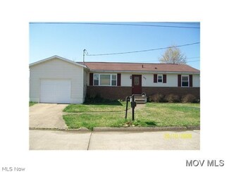 308 Lincoln Dr, Mineral Wells, WV 26150