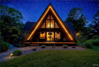 6139 Commane Rd, La Fayette, NY 13084