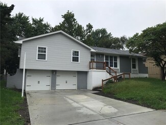 811 NE 81st St, Kansas City, MO 64118