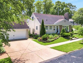 814 W 4th St, Marshfield, WI 54449