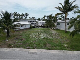 11271 Azalea Ln, Fort Myers Beach, FL 33931