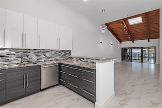 2621 S Parkview Dr, Hallandale Beach, FL 33009