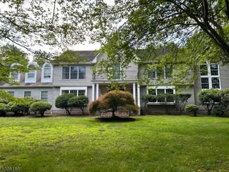 34 Old Farmstead Rd, Chester, NJ 07930