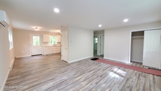 211 Lower Lakeview Dr, Hawley, PA 18428