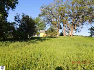 3070 N Warner Rd, Sumner, MI 48889