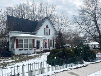 202 & 204 W Green St, Fox Lake, WI 53933