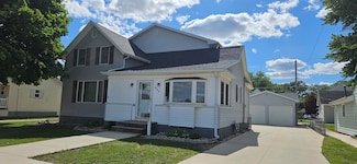 820 Sherman Ave, Manchester, IA 52057