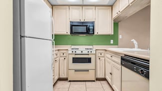 44 Lakeview Cir, Cathedral City, CA 92234