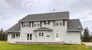 8848 E Leander Rd, Cook, MN 55723