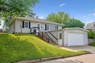 2214 Hoyt St, Dubuque, IA 52001