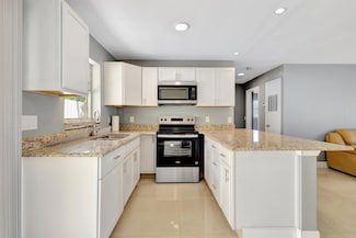 212 Palmetto Dr, West Palm Beach, FL 33403