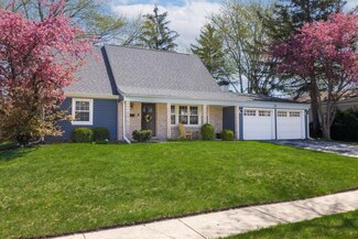 35 Cloverdale Ln, Schaumburg, IL 60194