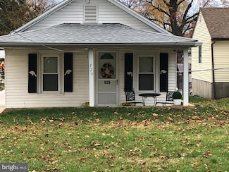 929 Crystle Rd, Aston, PA 19014