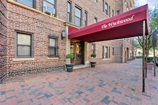 8 Barstow Rd Unit 6A, Great Neck, NY 11021