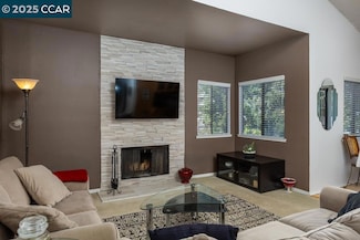 1086 Maywood Ln, Martinez, CA 94553
