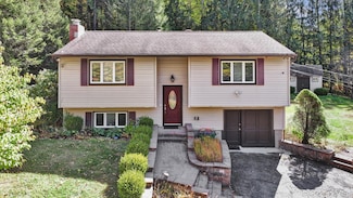 135 Barrett Hill Rd, Carmel, NY 10512