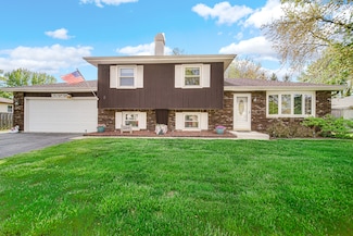 588 Renee Dr, South Elgin, IL 60177