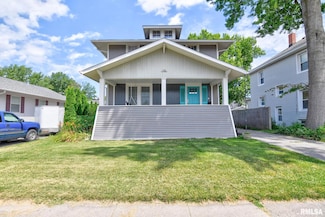 715 W Market St, Taylorville, IL 62568