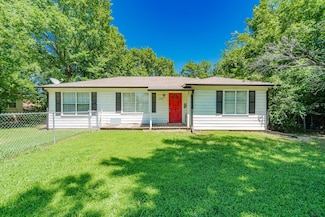 1120 N 3rd St, Wills Point, TX 75169