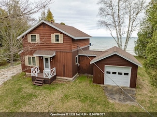 150 Clar Lin Rd, Algoma, WI 54201