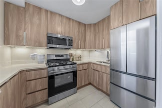 9820 62 Dr Unit G15, Rego Park, NY 11374