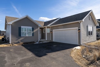 405 Cambridge Dr, Williams Bay, WI 53191