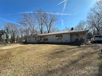 369 Shasta Ln, Lenoir, NC 28645