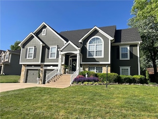4207 Kensington Dr, Saint Joseph, MO 64506