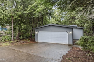 65 Beaver Ct, Lincoln City, OR 97367