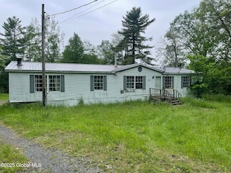 108 Hollister Rd, Corinth, NY 12822
