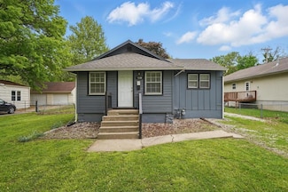 1008 Dewey St, Grandview, MO 64030