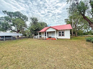 219 S Aspen St, Farnsworth, TX 79033