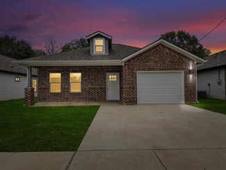 809 Sayle St, Greenville, TX 75401