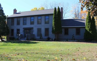 2 Applewood Dr, Rexford, NY 12148