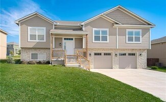 1211 N Heartland Ave, Independence, MO 64056