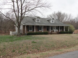 15 Camelot Ct, Calvert City, KY 42029