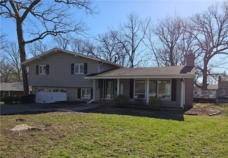 3339 N Dell Oak Dr, Decatur, IL 62526