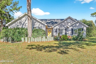 500 Dion Dr, Hubert, NC 28539