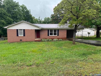64 Durand St, Section, AL 35771