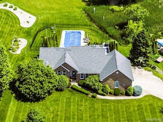 9465 Shyre Cir, Davison, MI 48423